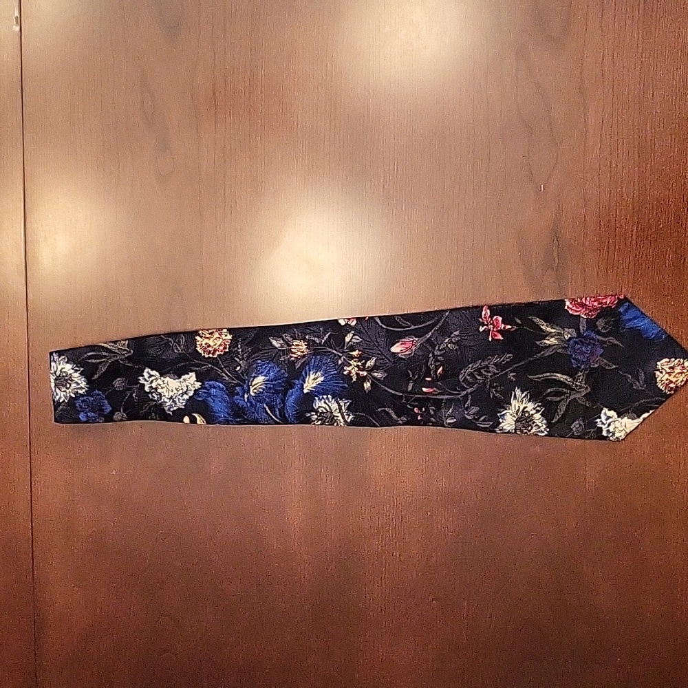 Mario Valentino floral tie